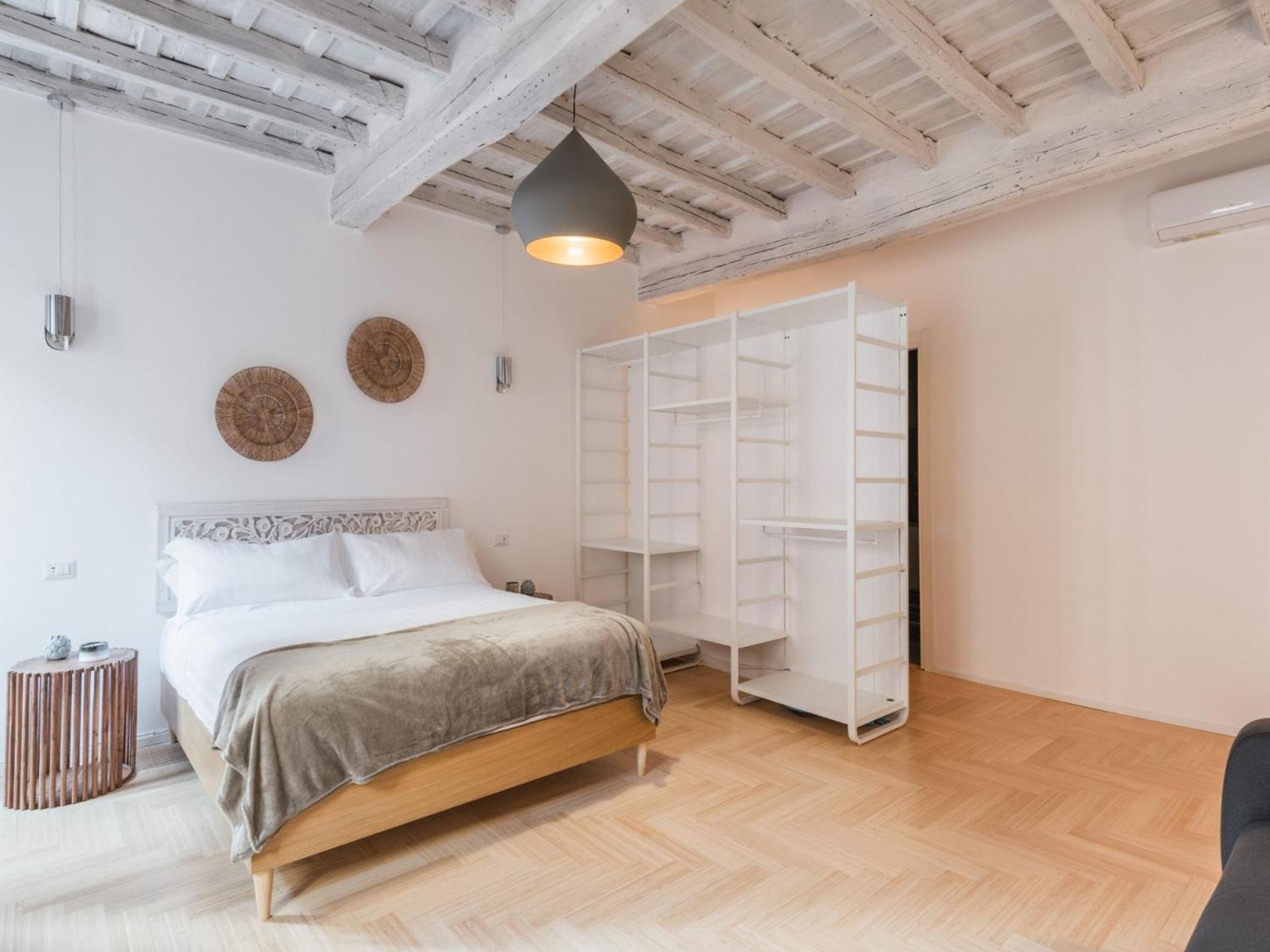The Rent - Charming Two-bedroom Near The Vatican Apartment